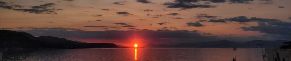 kanakaris-apartments.com